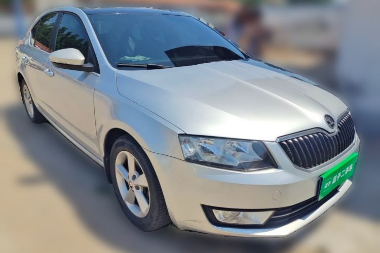 Used Skoda Octavia 2015 1.4TSI DSG Yijun Edition Front Right 45 Deg