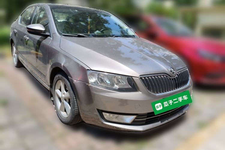 Used Skoda Octavia 2015 1.6L Automatic Yijun Edition Front Right 45 Deg
