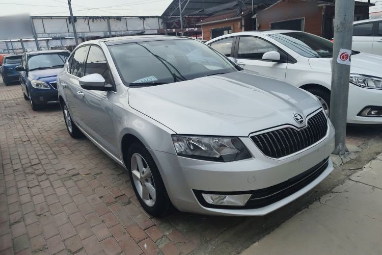 Used Skoda Octavia 2015 1.6L Automatic Yijun Edition Front Right 45 Deg