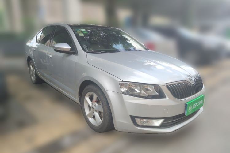 Used Skoda Octavia 2015 1.6L Automatic Yijun Edition Front Right 45 Deg