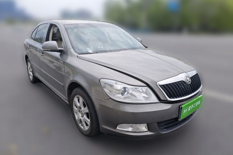 Used Skoda Octavia 2015 Classic Model 1.6L Manual Yijie Edition Front Right 45 Deg