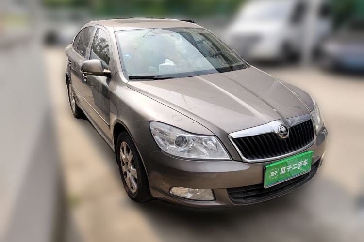 Used Skoda Octavia 2015 Classic Model 1.6L Automatic Yijie Version Front Right 45 Deg