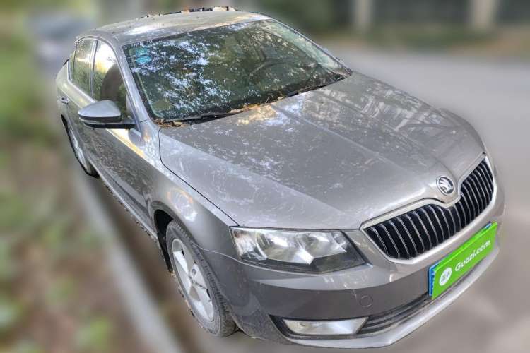 Used Skoda Octavia 2015 1.6L Automatic Yijie Edition Front Right 45 Deg
