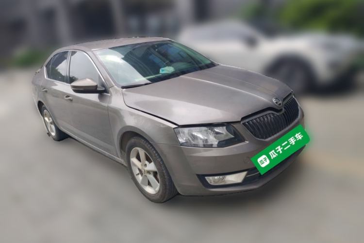 Used Skoda Octavia 2015 1.6L Manual Yijie Edition Front Right 45 Deg