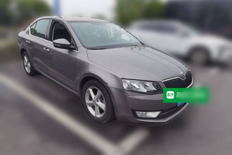 Used Skoda Octavia 2015 1.4TSI DSG Yijun Edition Front Right 45 Deg