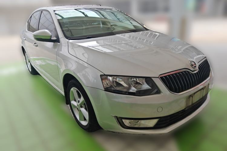 Used Skoda Octavia 2015 1.6L Automatic Yijie Edition Front Right 45 Deg