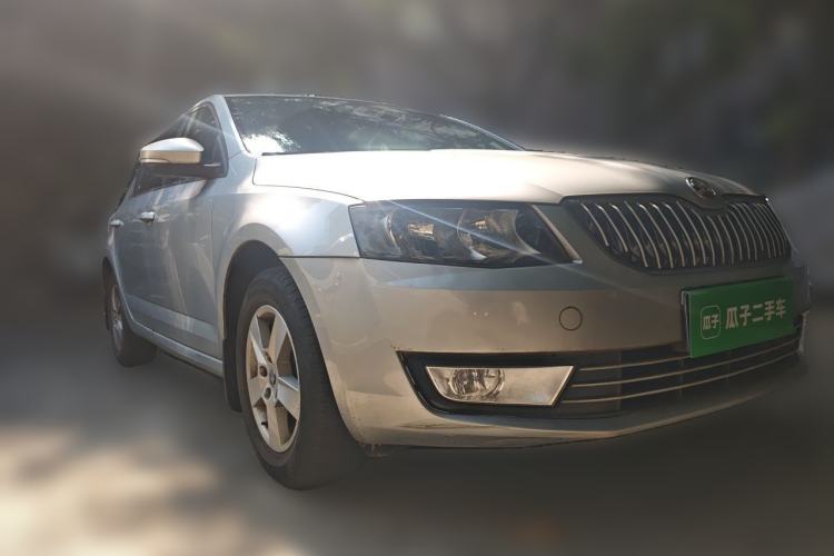 Used Skoda Octavia 2015 1.6L Automatic Eado Edition Front Right 45 Deg