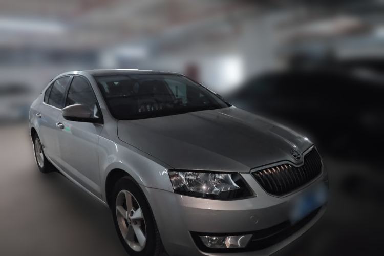 Used Skoda Octavia 2015 1.6L Automatic Yijun Edition Front Right 45 Deg
