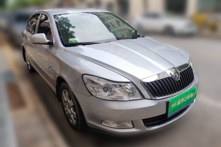 Used Skoda Octavia 2015 Classic Model 1.6L Manual Eado Version Front Right 45 Deg