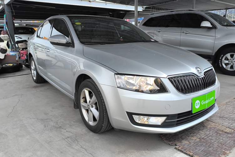 Used Skoda Octavia 2015 1.6L Automatic Yijun Edition Front Right 45 Deg