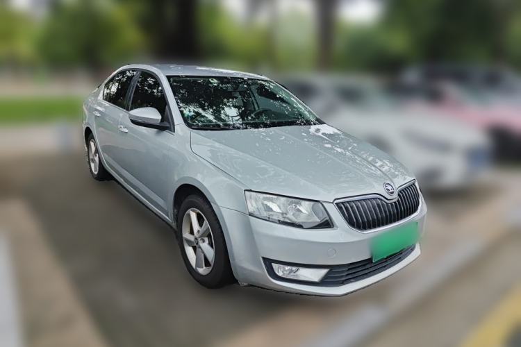 Used Skoda Octavia 2015 1.6L Automatic Yijie Edition Front Right 45 Deg