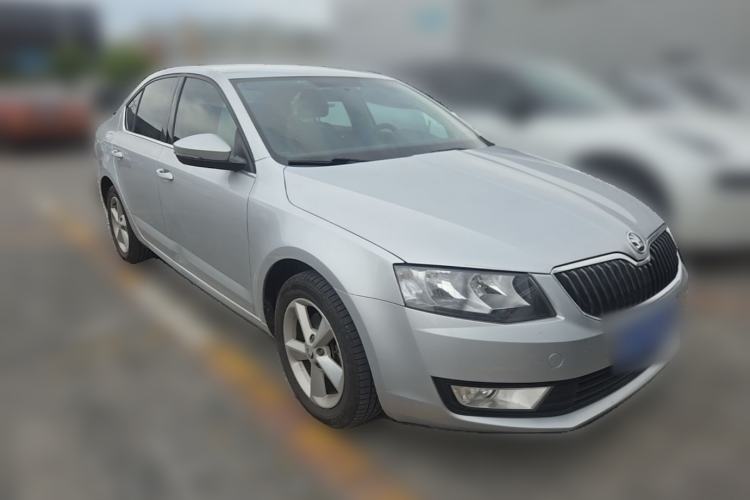 Used Skoda Octavia 2015 1.6L Automatic Yijie Edition Front Right 45 Deg