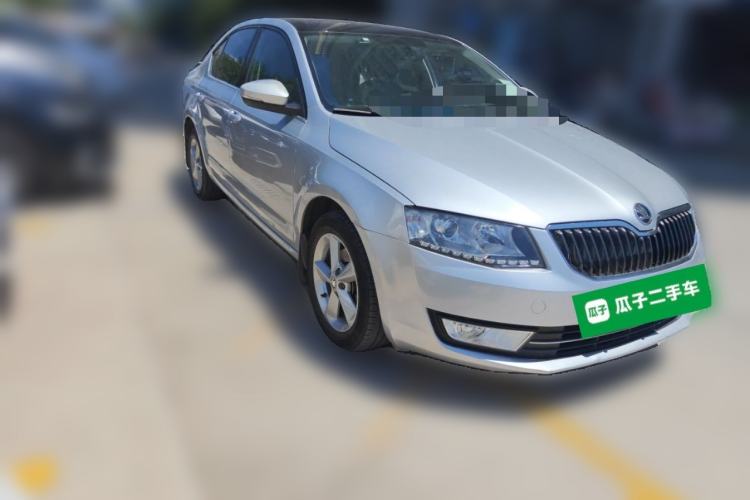 Used Skoda Octavia 2015 1.6L Automatic Yijun Edition Front Right 45 Deg