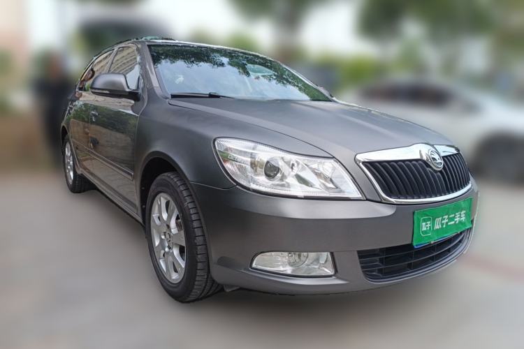 Used Skoda Octavia 2015 Classic Model 1.6L Automatic Yijie Version Front Right 45 Deg