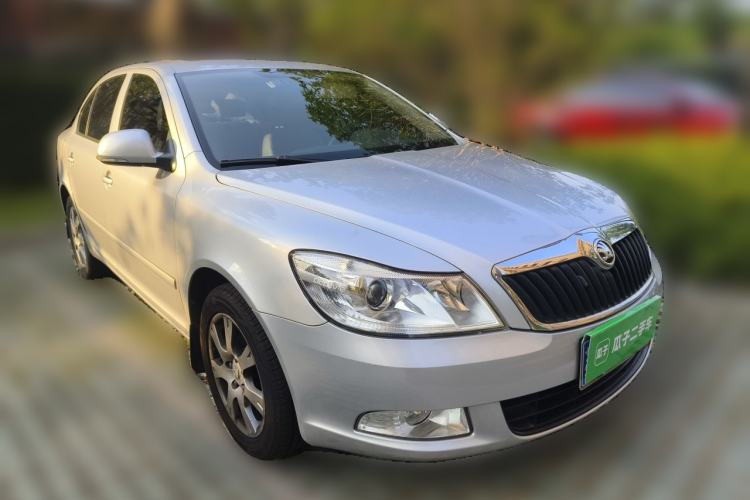 Used Skoda Octavia 2015 Classic Model 1.6L Automatic Yijie Version Front Right 45 Deg