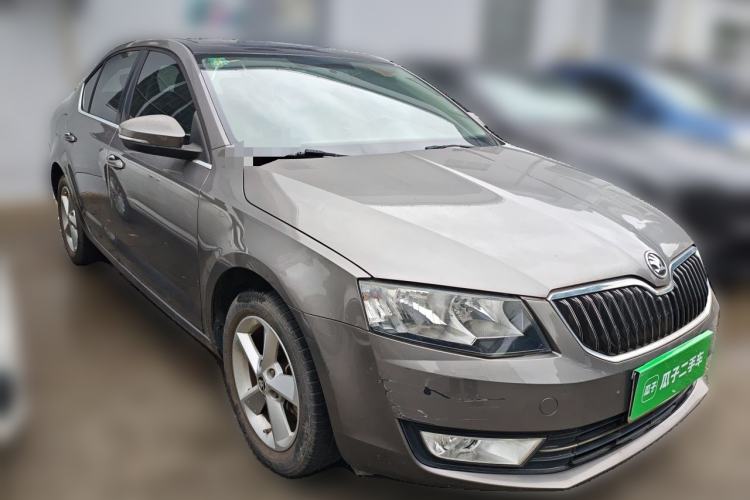 Used Skoda Octavia 2015 1.6L Automatic Yijun Edition Front Right 45 Deg