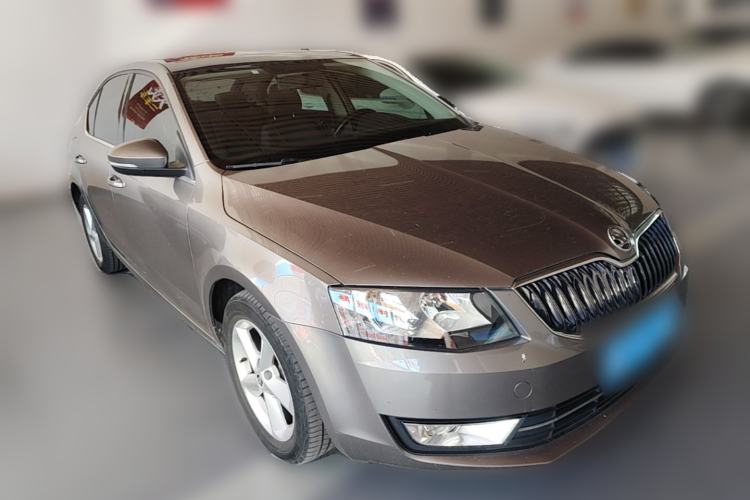 Used Skoda Octavia 2015 1.6L Manual Yijun Edition Front Right 45 Deg
