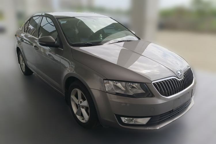 Used Skoda Octavia 2015 1.6L Automatic Yijie Edition Front Right 45 Deg