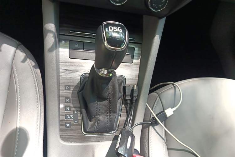 Used Skoda Octavia 2015 1.4TSI DSG Yijun Edition Gear Lever