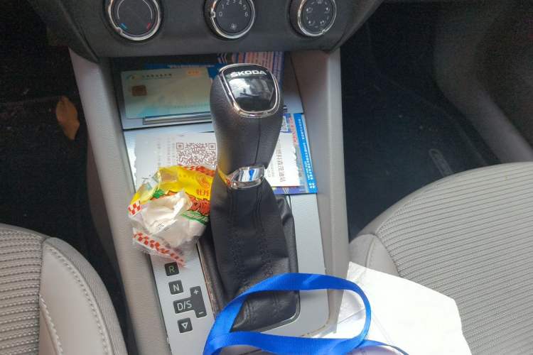 Used Skoda Octavia 2015 1.6L Automatic Yijie Edition Gear Lever