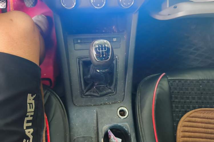Used Skoda Octavia 2015 1.6L Manual Eado Edition Gear Lever