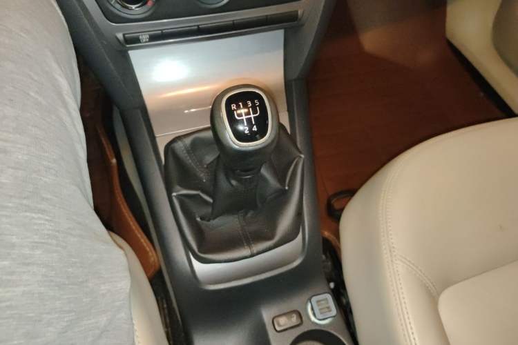 Used Skoda Octavia 2015 Classic Model 1.6L Manual Yijie Edition Gear Lever