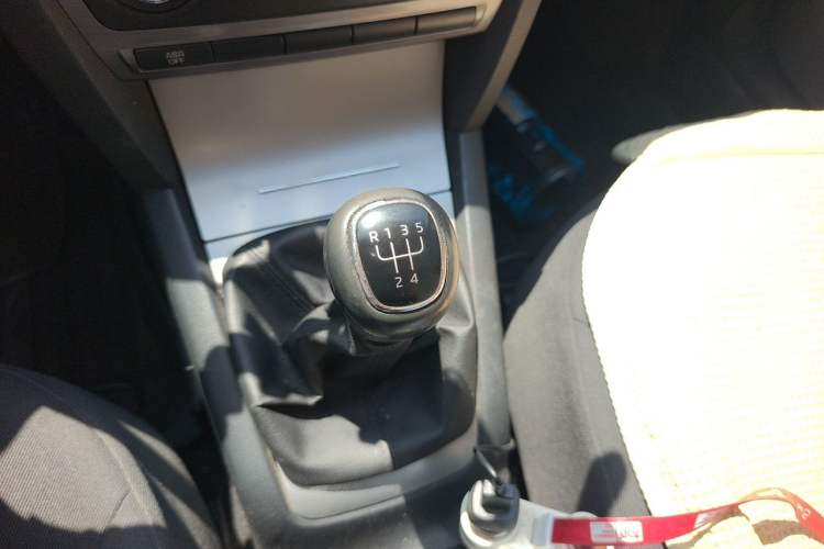 Used Skoda Octavia 2015 Classic Model 1.6L Manual Eado Version Gear Lever