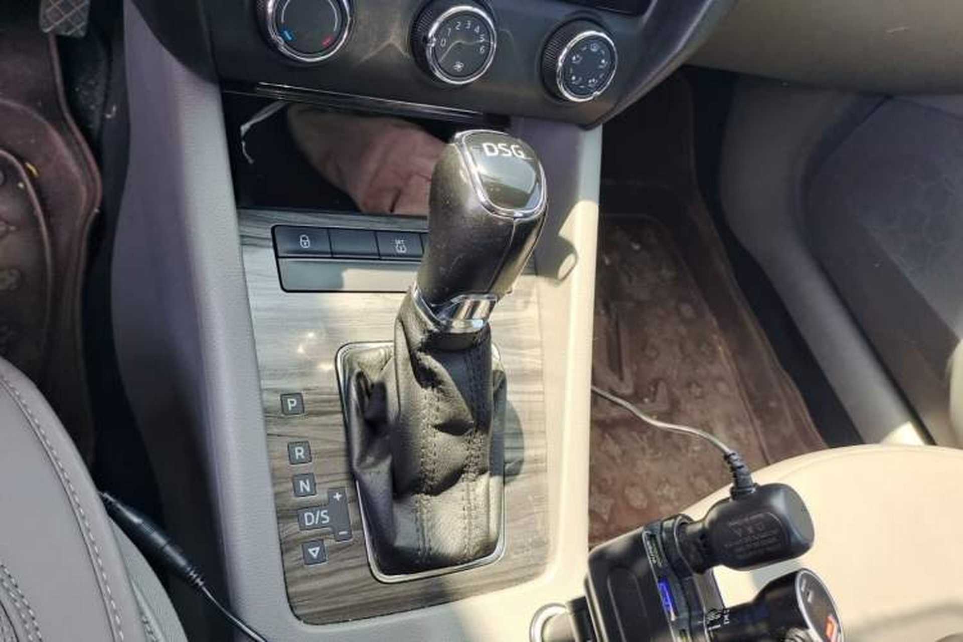 Used Skoda Octavia 2015 1.4TSI DSG Yijun Edition Gear Lever