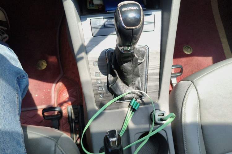 Used Skoda Octavia 2015 1.6L Automatic Yijun Edition Gear Lever