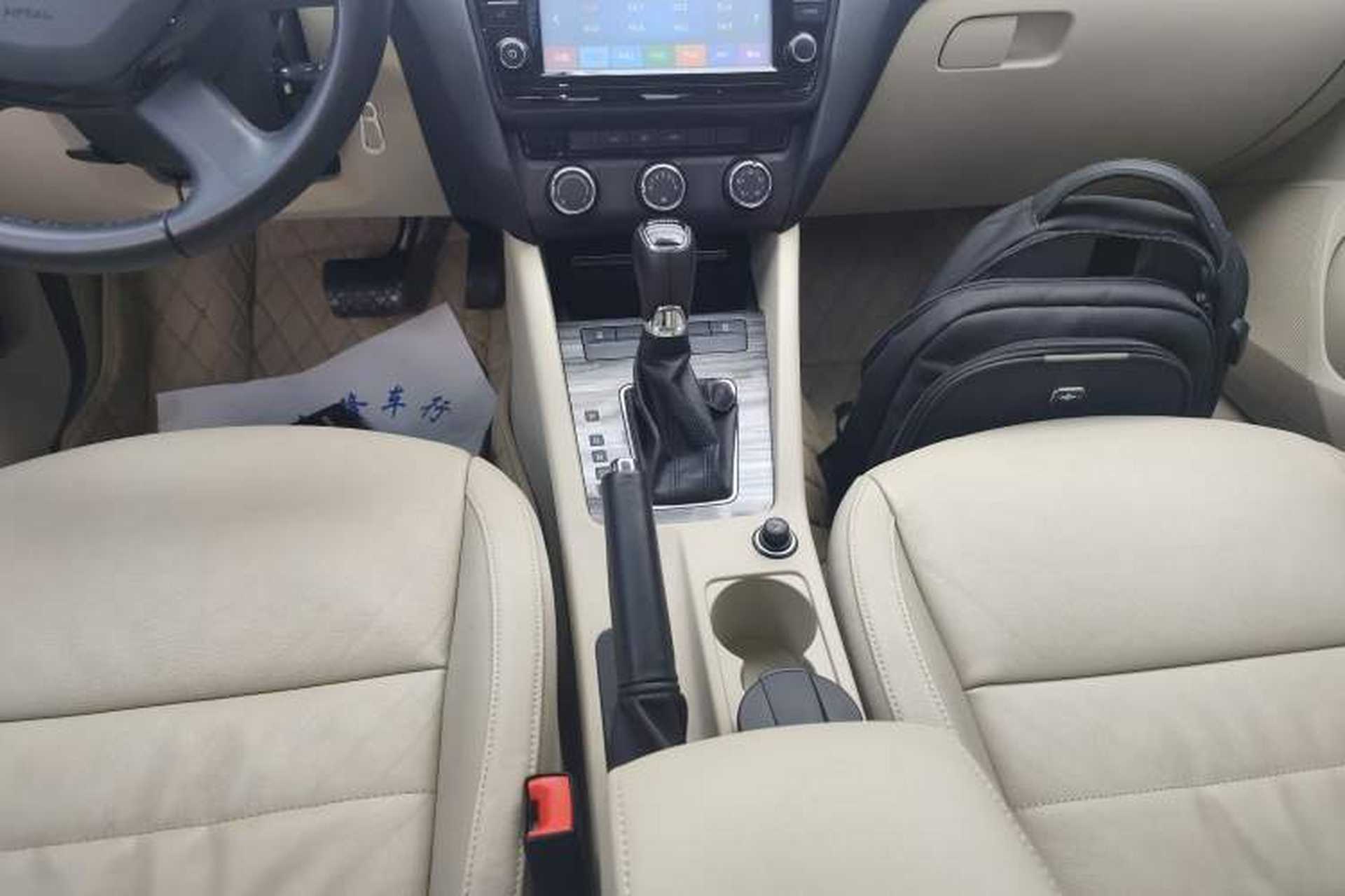 Used Skoda Octavia 2015 1.6L Automatic Yijun Edition Gear Lever
