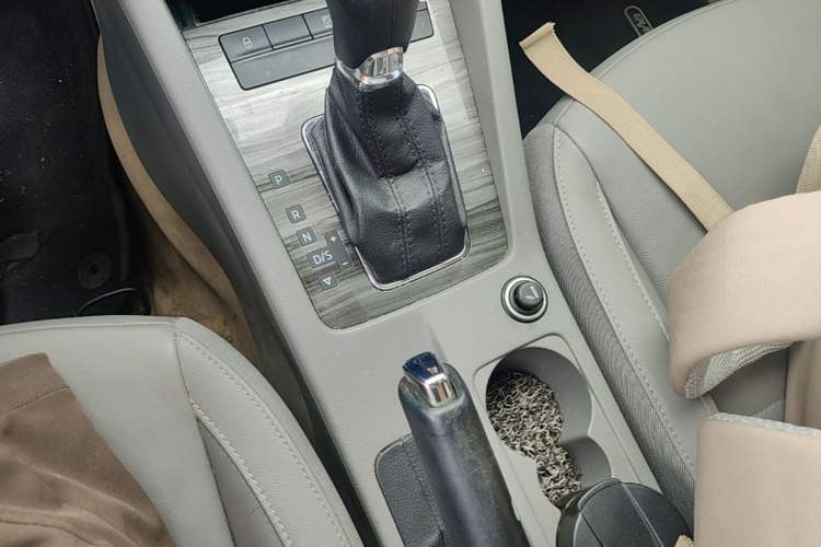 Used Skoda Octavia 2015 1.6L Automatic Yijun Edition Gear Lever