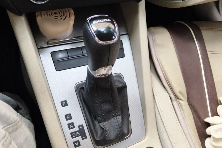 Used Skoda Octavia 2015 1.6L Automatic Yijie Edition Gear Lever