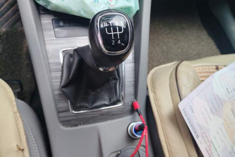 Used Skoda Octavia 2015 1.6L Manual Yijie Edition Gear Lever