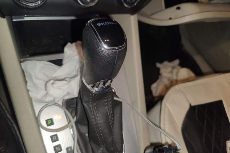 Used Skoda Octavia 2015 1.6L Automatic Yijie Edition Gear Lever