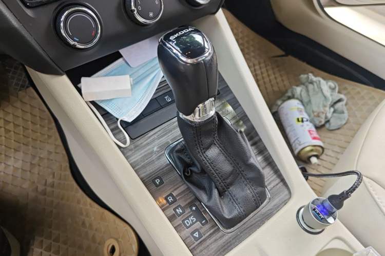 Used Skoda Octavia 2015 1.6L Automatic Yijun Edition Gear Lever