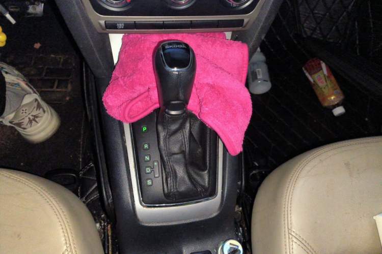 Used Skoda Octavia 2015 Classic Model 1.6L Automatic Yijie Version Gear Lever
