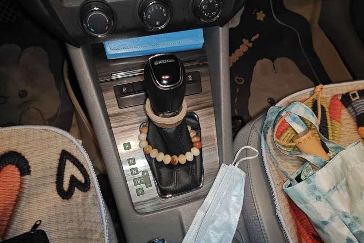 Used Skoda Octavia 2015 1.6L Automatic Yijun Edition Gear Lever