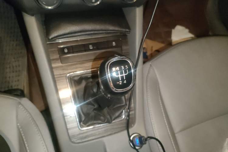 Used Skoda Octavia 2015 1.6L Manual Yijun Edition Gear Lever