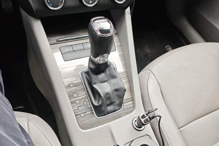 Used Skoda Octavia 2015 1.6L Automatic Yijun Edition Gear Lever