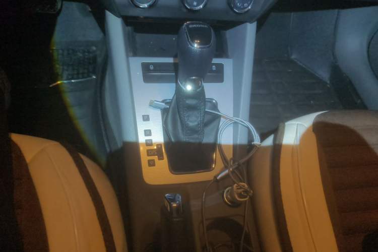 Used Skoda Octavia 2015 1.6L Automatic Yijie Edition Gear Lever