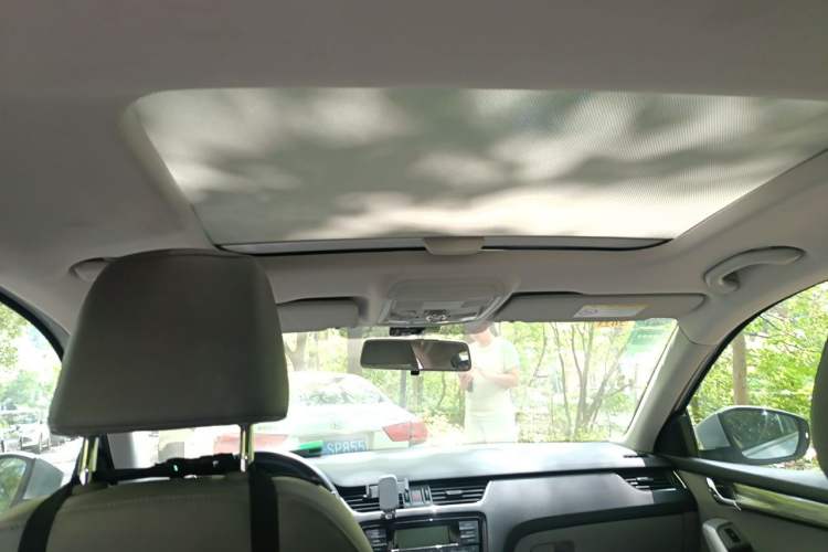 Used Skoda Octavia 2015 1.4TSI DSG Yijun Edition Headliner