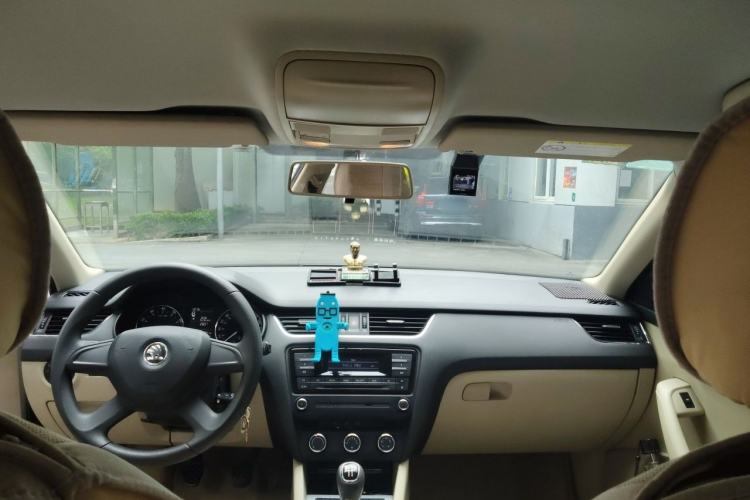 Used Skoda Octavia 2015 1.6L Manual Yijie Edition Headliner