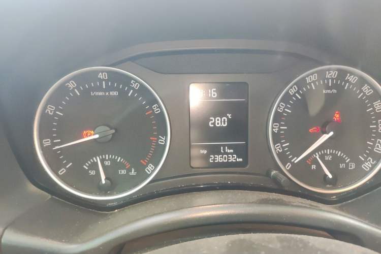 Used Skoda Octavia 2015 Classic Model 1.6L Manual Eado Version Instrument Cluster