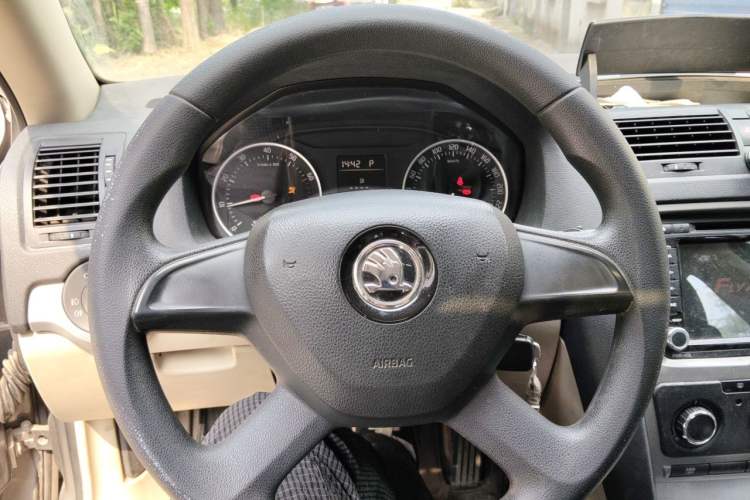 Used Skoda Octavia 2015 Classic Model 1.6L Automatic Yijie Version Instrument Cluster