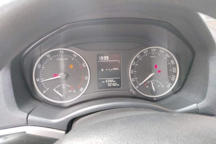 Used Skoda Octavia 2015 Classic Model 1.6L Manual Eado Version Instrument Cluster