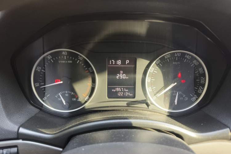Used Skoda Octavia 2015 Classic Model 1.6L Automatic Yijie Version Instrument Cluster