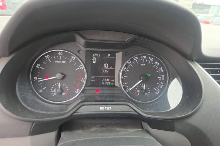 Used Skoda Octavia 2015 1.6L Automatic Yijie Edition Instrument Cluster