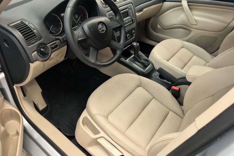 Used Skoda Octavia 2015 Classic Model 1.6L Automatic Yijie Version Interior 1
