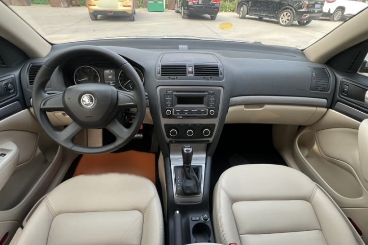 Used Skoda Octavia 2015 Classic Model 1.6L Automatic Yijie Version Interior 2