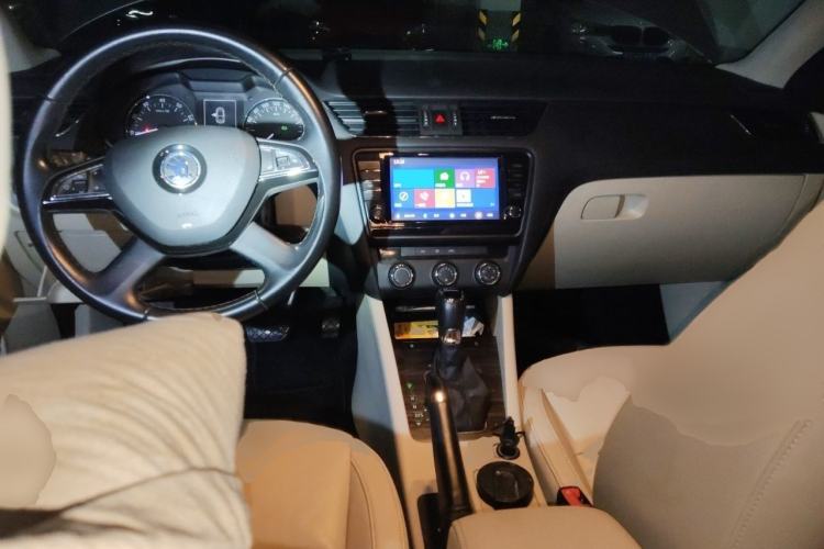 Used Skoda Octavia 2015 1.6L Automatic Yijun Edition Interior 2